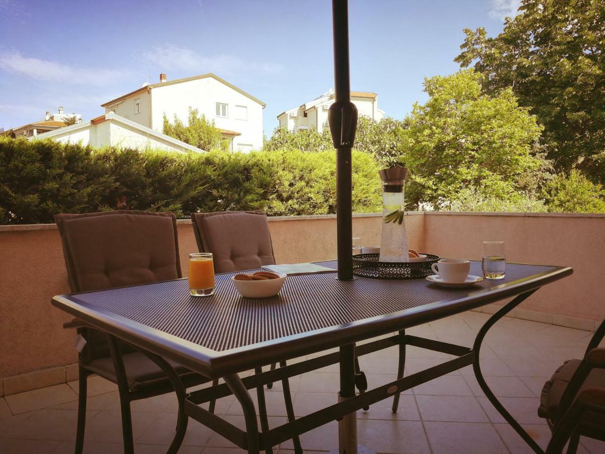 Apartment Tina By The Beach Pjescana Uvala Eksteriør bilde
